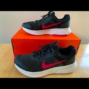 Nike Women's Run Swift 2 Running Shoes Size 9.5